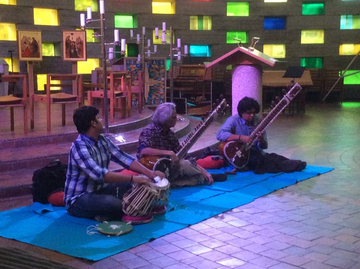 musicSussex's tweet photo. What a wonderful visit from Benares. Masterful performance and workshop from the Mishra family. #indian #music https://t.co/NcPmJqgoDd