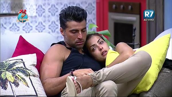 danizinha_8282's tweet photo. Ela sabeee TUDO q esta acontecendo aqui Fora kkkkkk Vem chorar e se resolver aqui #ForaLi #ForaSafada #AFazenda https://t.co/TEX2KVIKYW