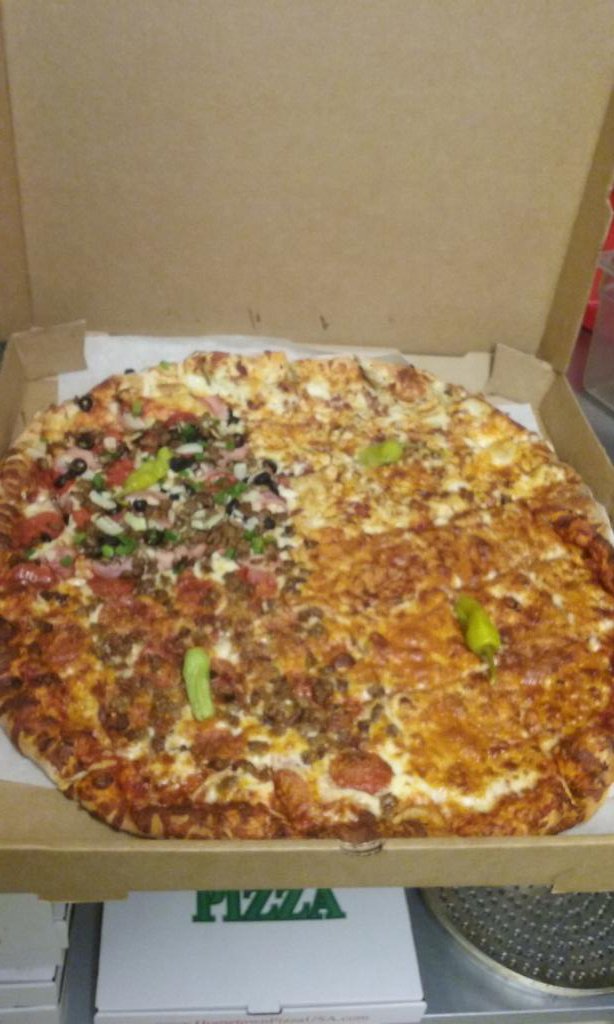 HTPizzaInAmory's tweet photo. The Ultimate Feast 24" of goodness  made your way anyway you like it, only at Hometown Pizza in Amory 
662-256-5050 https://t.co/aXqhuUzWAX