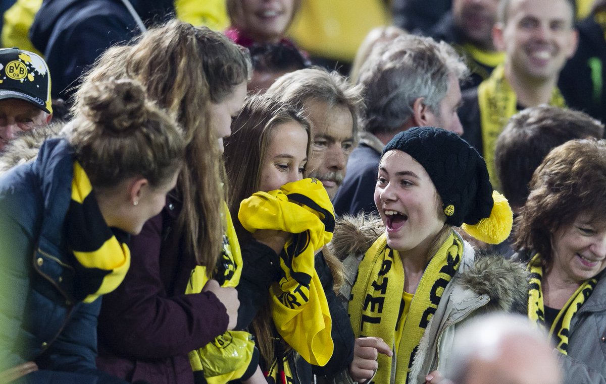 TinneffBlog's tweet photo. Wie gut riecht wohl ein verschwitztes Trikot von @JuWeigl? :-) (via @BVB - App) #BVB #echteliebe https://t.co/YYJw1uIKVR