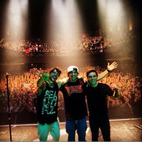 biebersoulx's tweet photo. I miss my boys. Hope you'll come back to Montreal!!!!
@TrueChadwick @wesleystromberg @KeatonStromberg #ThrowinBackE3 https://t.co/zKKIkmyErV