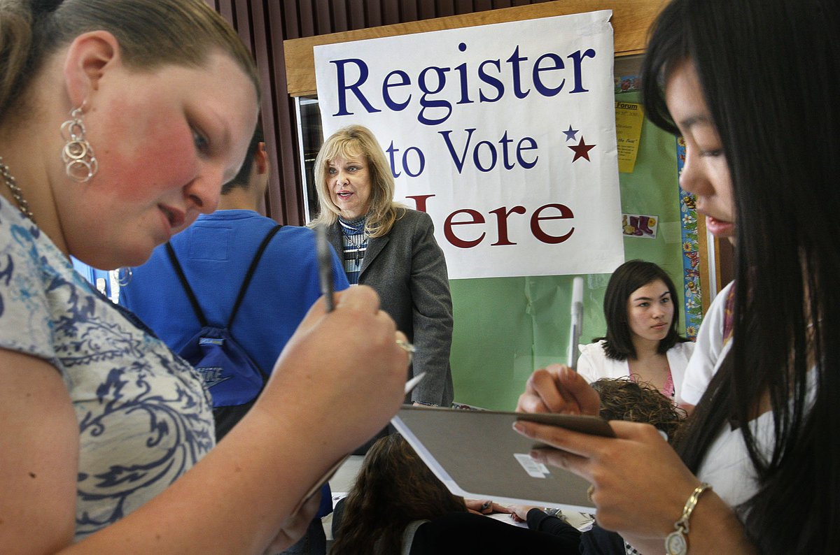 USAGov's tweet photo. Becoming politically active early can help teens discover their voice. https://t.co/4DBbu0ADmq #VoteUSA https://t.co/bP6r3JadvK