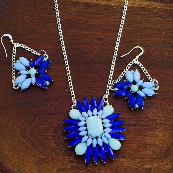 Yu2Xiaogang's tweet photo. 💐 Green/Blue Hue by Jaicy Melisse https://t.co/MGZN4Ji6QR @Etsy @GoldilocksSocks #statementset #etsyhandmade #etsy https://t.co/fMBD0Um6Vv