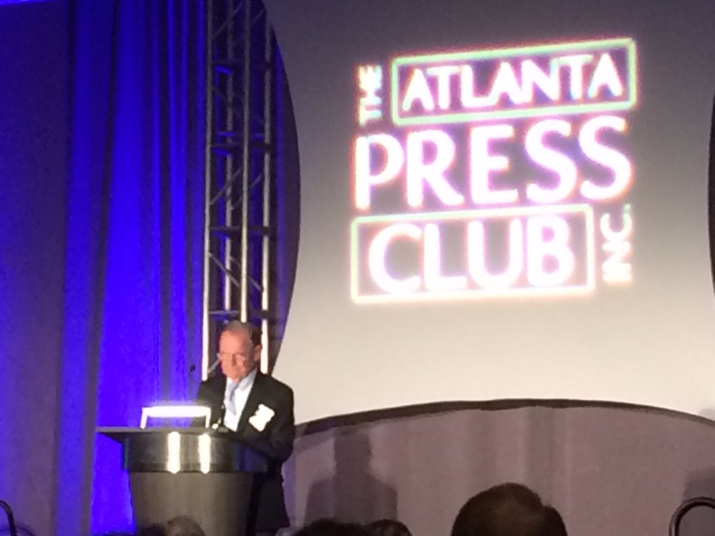 Jennifer__Brett's tweet photo. One of the greatest journalists, Gene Roberts, introduces another, @atlpressclub HOFer Hank Klibanoff #makemesee https://t.co/cUeh3SspUn