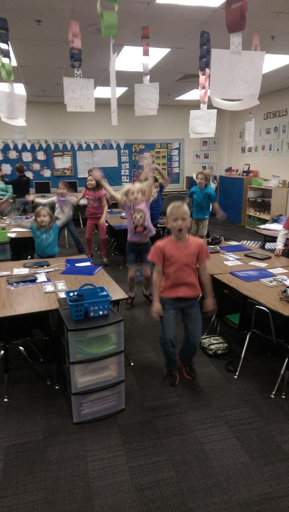 DRESGruwellJess's tweet photo. Action shot while "exercise spelling" sight words and word family words. #learningwithmovement @DRESVoyagers https://t.co/PY20bg38XY