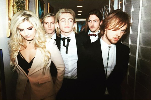 justjaredjr's tweet photo. Um, we need this new @officialR5 shoot right now. Like, right now. https://t.co/5nyQ0Cgb7l https://t.co/oV6A9GfVw4