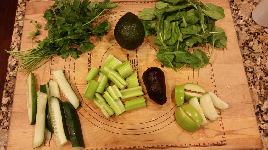 getleanfitness's tweet photo. Getting ready to juice! Who else loves to juicing?  Favorite juice recipe? @JuiceCrawl @TheWorkoutSquad https://t.co/ElMt9Xe7tP