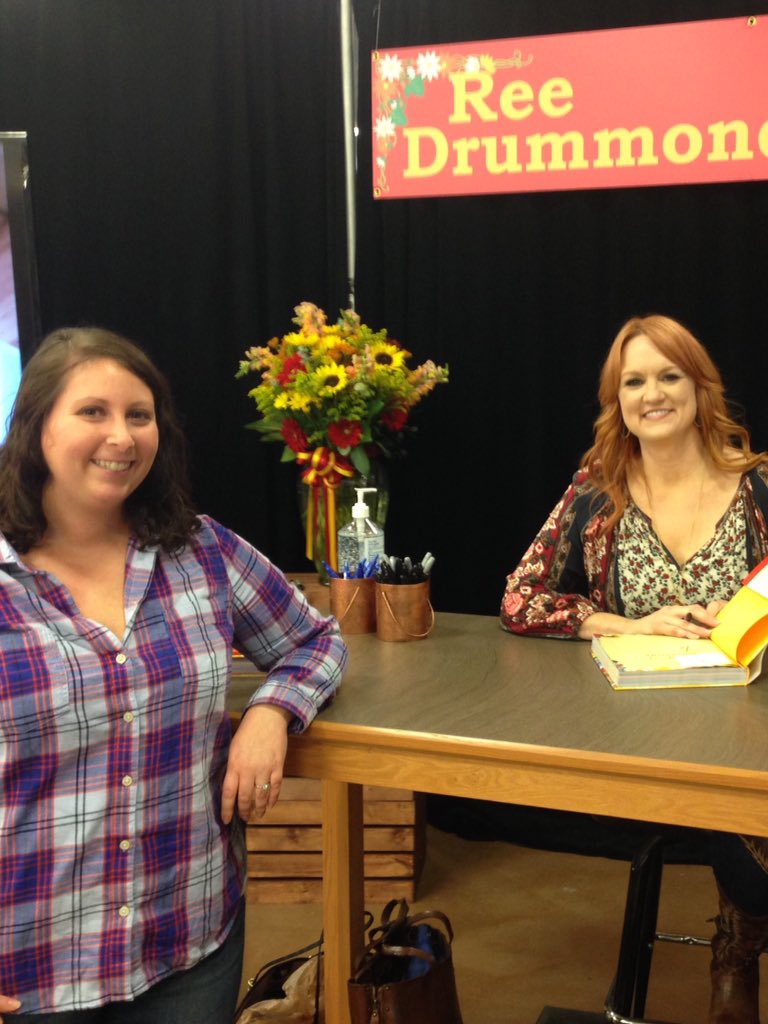 dbmiller131's tweet photo. I loved meeting @thepioneerwoman today! It was amazing! #monthmade #loveit https://t.co/4ktKuO1tyH