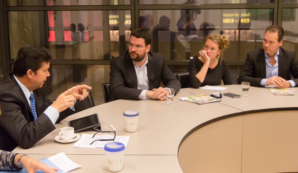 CNV_Internat's tweet photo. Vakbondsleider @JulioRGE @cgtcolombia1 bespreekt situatie in Colombia inz #DecentWork met @Roelof en @JohnKerstens. https://t.co/eyoXLXVZZU