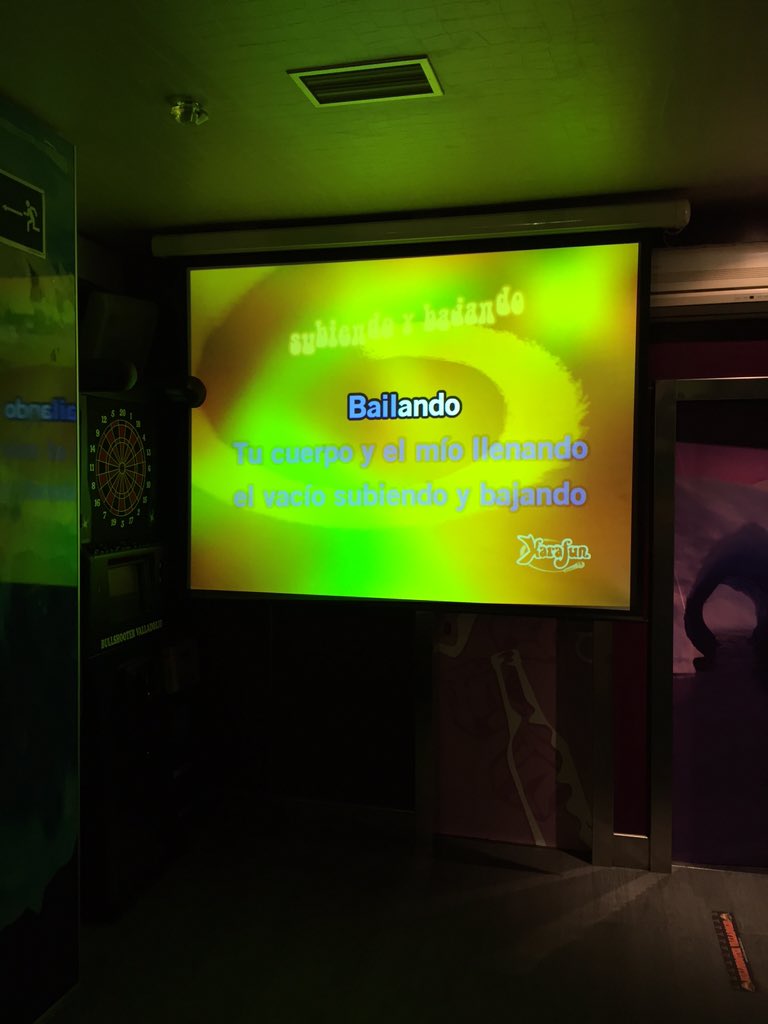 Ya tenemos el Karaoke preparado para poder disfrutarlo todos los dias y con todas las canciones del momento .