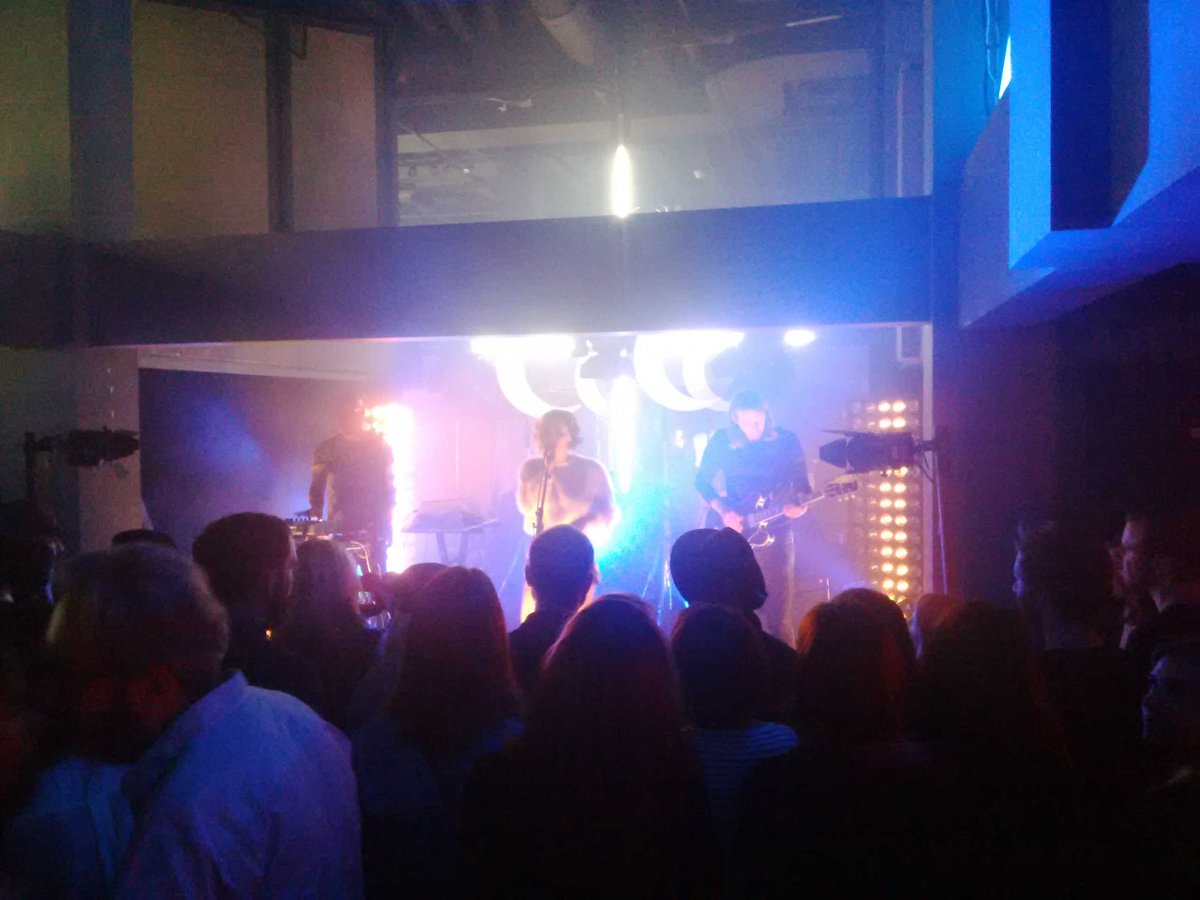 ITS_HENRI's tweet photo. @CampClaude at Microsoft Surface Party - yeah @BelieveRec @AgatheLemoine #photodemerde https://t.co/6GZ5Eqblp2