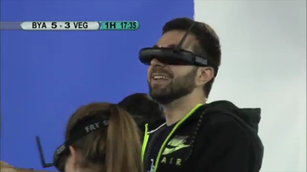 Rubiu5's tweet photo. @vegetta777 "estas gafas protegerán mi virginidad" https://t.co/xEs83BDCsQ
