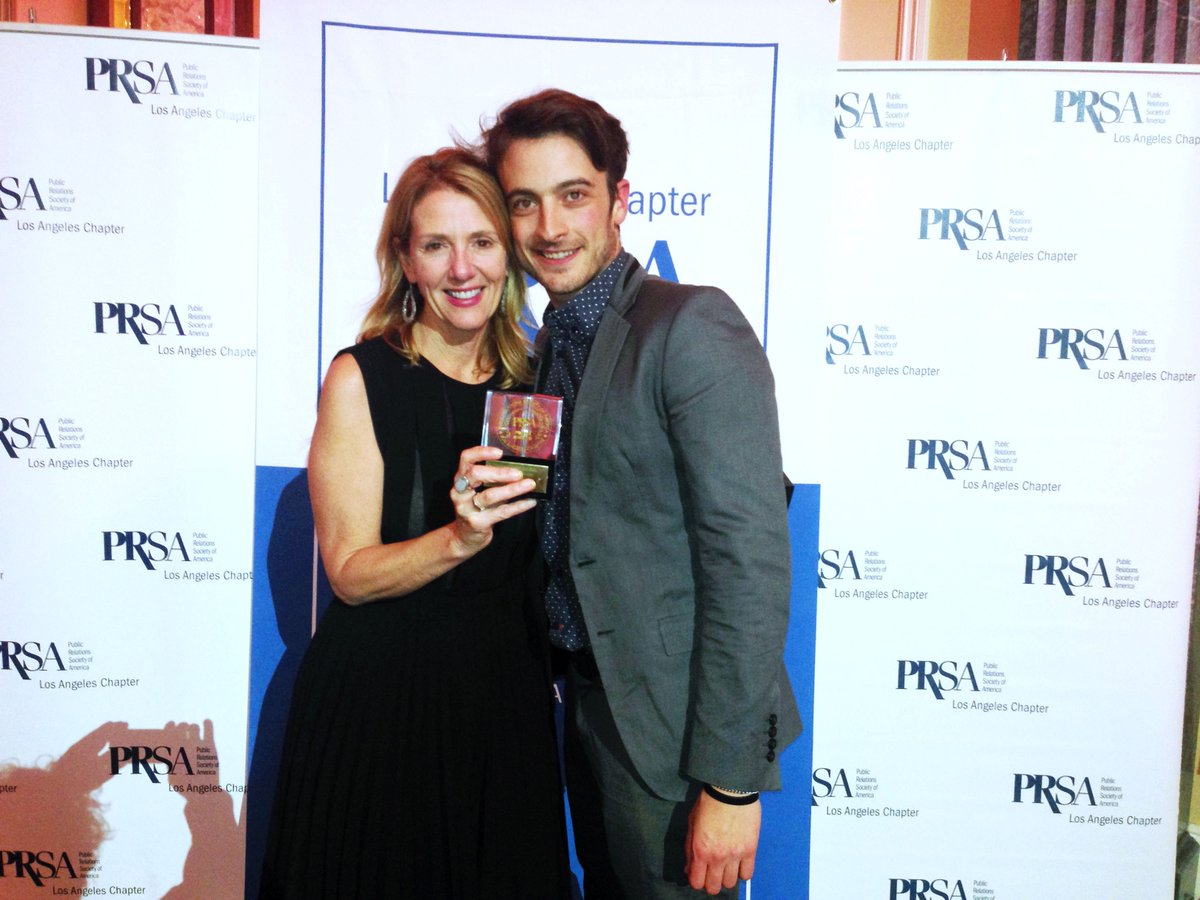 MurphyOBrienInc's tweet photo. Love our @PRSALA PRism Award for the @LynxGrills SmartGrill launch! #Prisms2015 https://t.co/PLvAHbEvqe