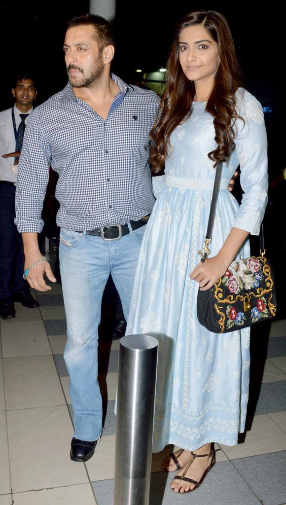TeamSonaholic's tweet photo. Salman and Sonam clicked at Mumbai airport. #1WeekToPRDP https://t.co/tuwMXm400C