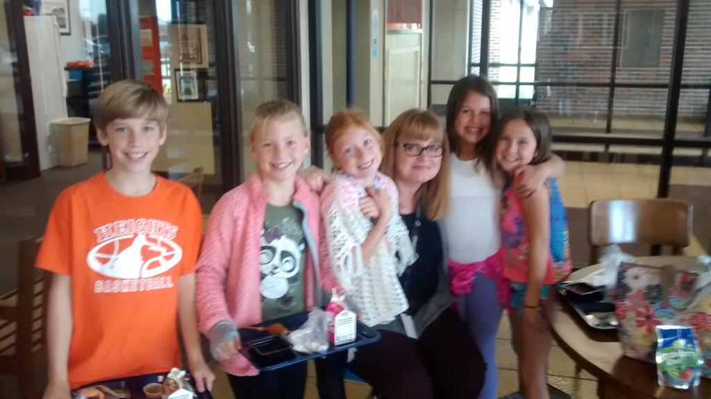 SirLearnALot's tweet image. Lunch with the princiPAL! ... See what I did there? Pretty clever, huh? #Heights