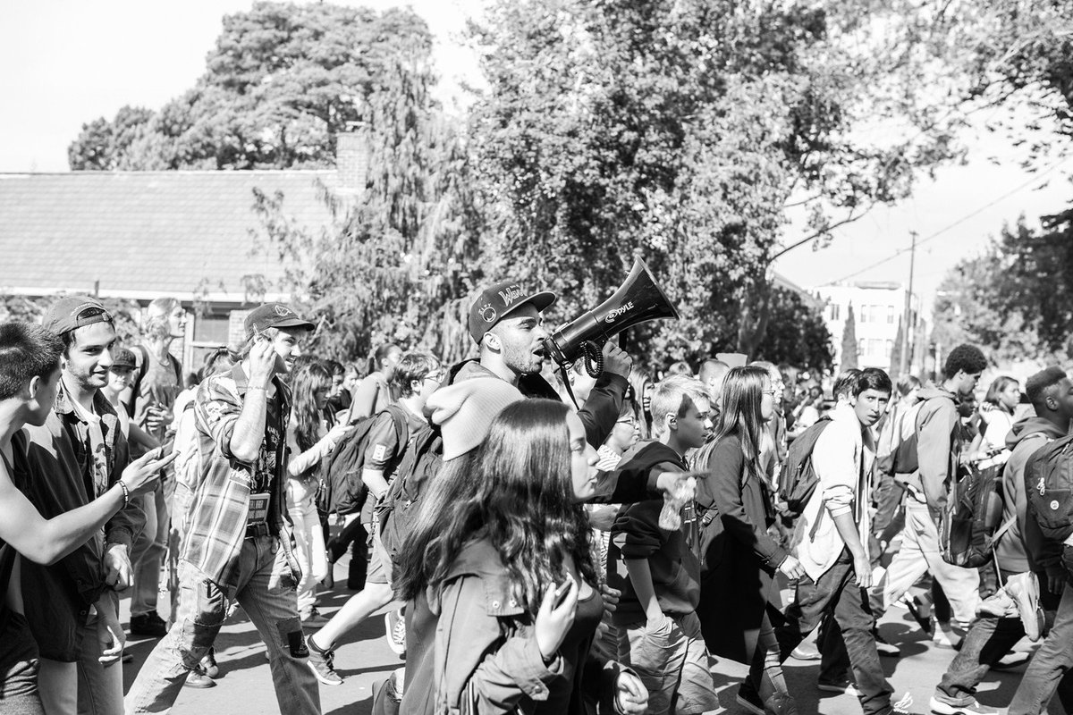 nbcbayarea's tweet photo. 'KKK forever' message prompts huge #Berkeley High walkout https://t.co/gYMIZw5Nwv https://t.co/BUJEflLWOJ