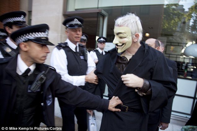 AnonyOps's tweet photo. #MMMLondon: #Assange has been detained without charge for five years. We do not forget. #MillionMaskMarch #MMM2015 https://t.co/k0DS0Fl6Ie
