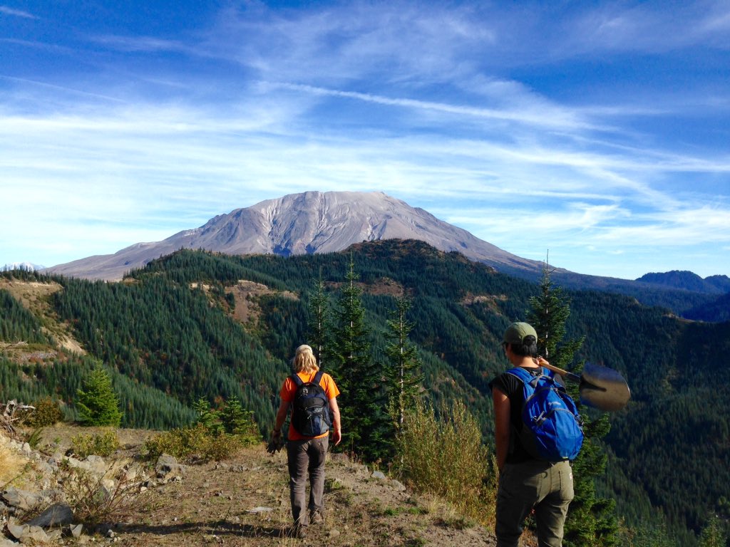 PNSN1's tweet photo. #TBT: Servicing #iMUSH stations near #MtStHelens early this fall. They are ready for winter! #FieldPhotos https://t.co/l3SGoHE7EY