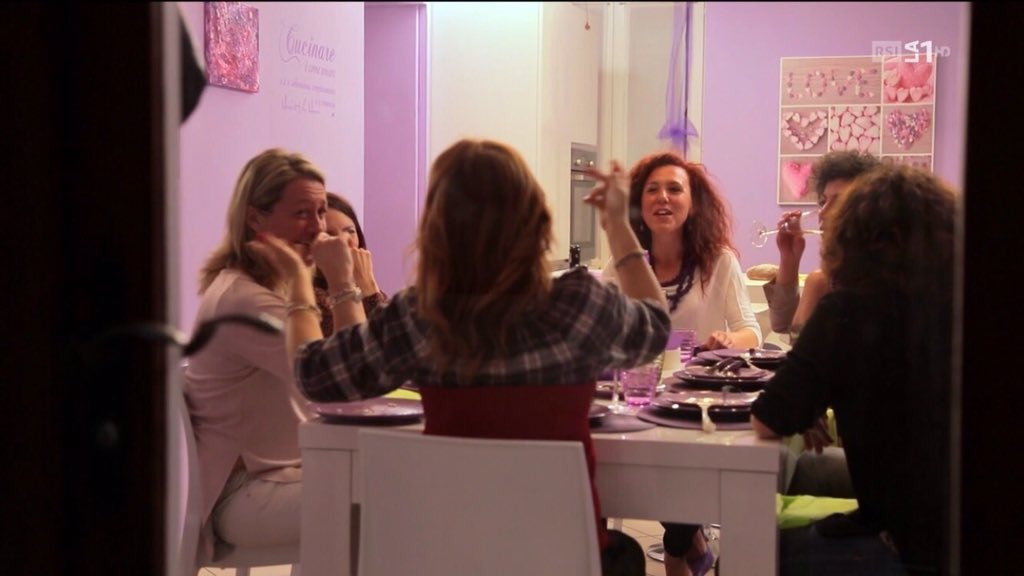 lacuocainviola's tweet photo. #Lacuocainviola #momentifelici #amiche #inpurple #love #felicitร https://t.co/LY28EWRNbV
