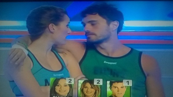 acklesprecious's tweet photo. SI EN ESTE MOMENTO NO FLASHEASTE BESO BRUNAELA, EXCILATE  DEL MUNDO ♥ 
LOS AMO https://t.co/4W9wzayOTz