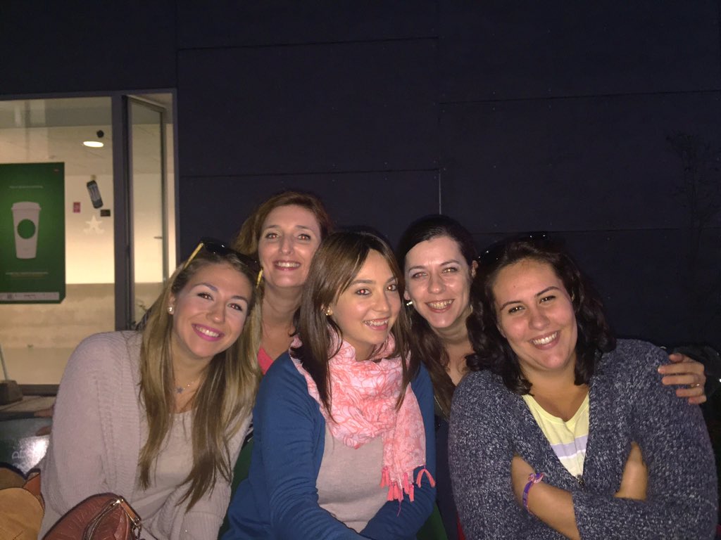 iirenee205's tweet photo. Las clases son más entretenidas con vosotras 👯👌🏻 https://t.co/hdLoFFsdqy