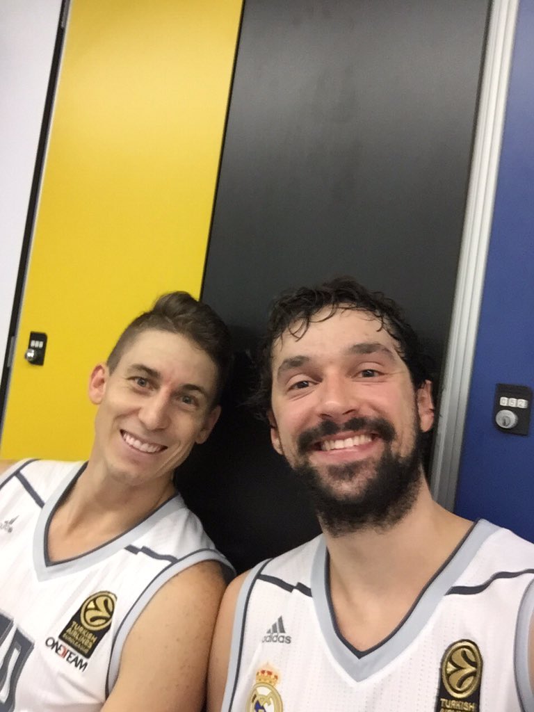 23Llull's tweet photo. Este equipo nunca deja de creer!! @JayceeCarroll booooooom 💣💣!! #VamosRealHastaelfinal 💪🏻💪🏻 https://t.co/iM6eqmj7As