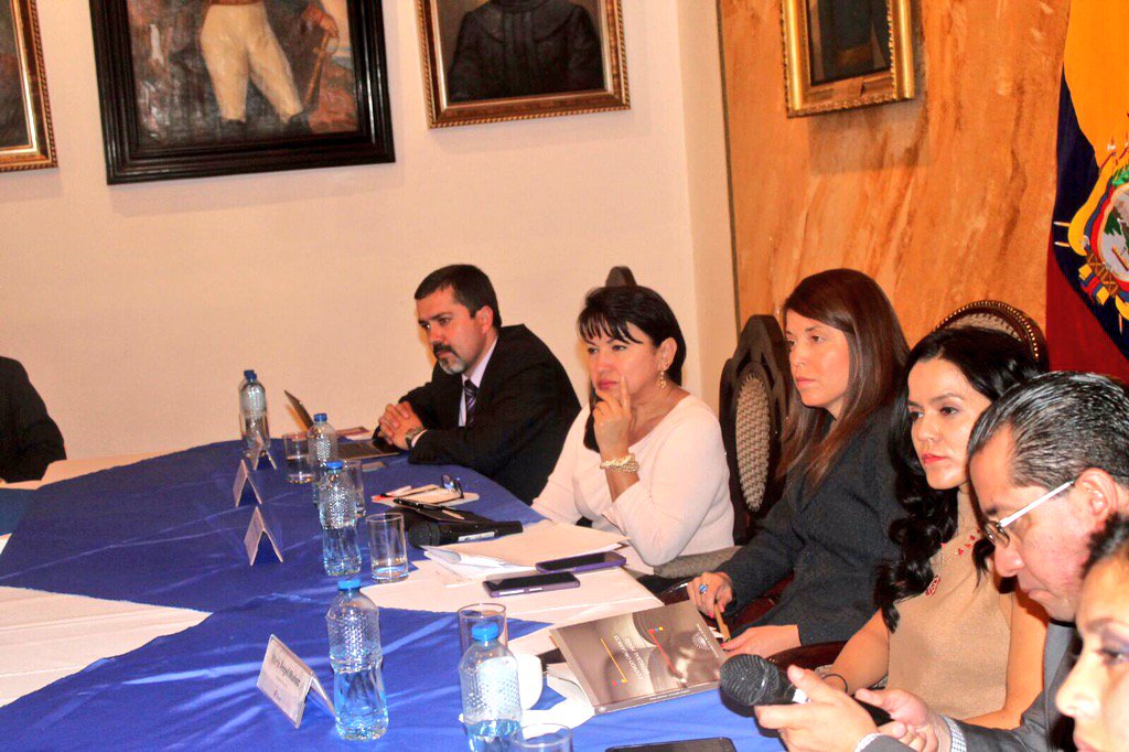 LedyZunigaRC's tweet photo. En Cuenca instalamos 6ta #MesaGénero, varias funciones del Estado comprometidos en erradicar la violencia a la mujer https://t.co/qlQ5jUdIXt
