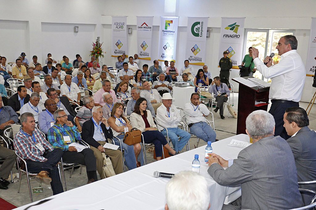 MinAgricultura's tweet photo. Se estima que  #ColombiaSiembra demandará 200 mil especialistas en asistencia técnica: @MinIragorri https://t.co/XcUyEDjDVd