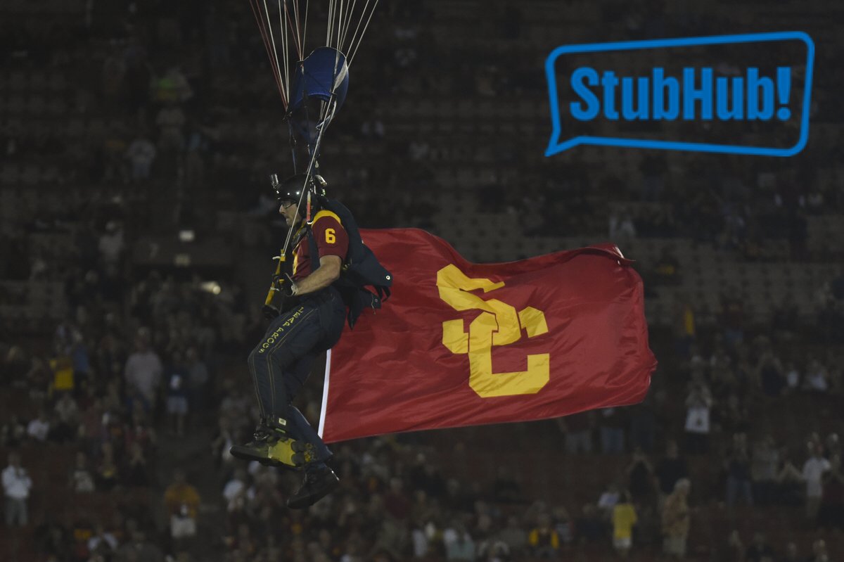 USC_Athletics's tweet photo. Who's flying in for Homecoming? Would a $100 @StubHub gift code help? RT to be entered to win and #LetYourFanOut! https://t.co/nhX0zl8I4u