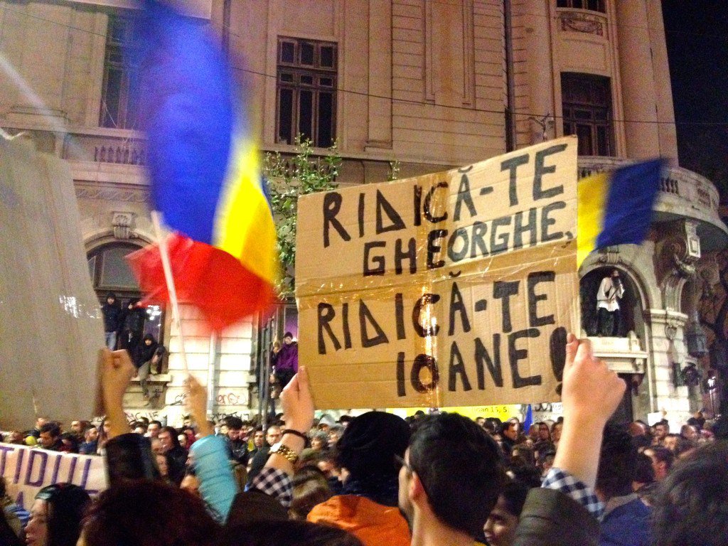 silviamorosanuu's tweet photo. #dinpiațauniversității Ce s-a strigat azi. #colectiv #protest #bucharest https://t.co/QMcKI8eKdR https://t.co/RpBua2eYBm