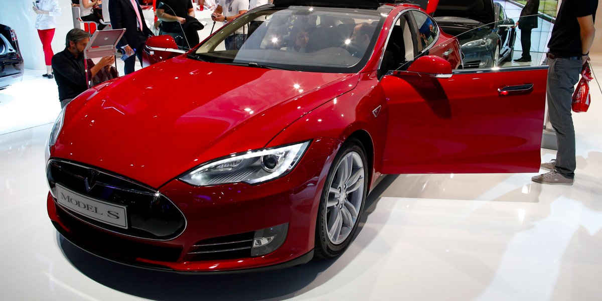 BusinessInsider's tweet photo. Tesla is extending its referral program through the end of 2015 https://t.co/c14UTBGSIb https://t.co/balHWuhoVM