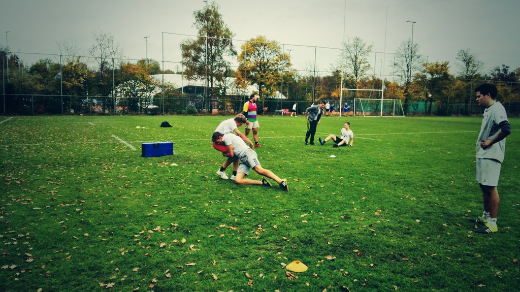 Dagje rugbyclinics voor Twens Carmel College locatie potskampstraat.