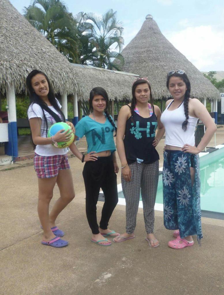 PauAndreM's tweet photo. #5level No hay palabras para describir algo tan inolvidable 😳👌😊🌄🏊🌅. https://t.co/9Ddr3CGsI8