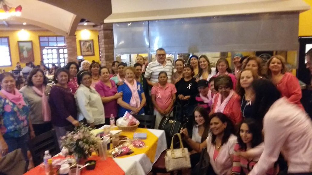 ayudarosa's tweet photo. Con el anfitrión @LasBrazas . https://t.co/rujfkTd3DC