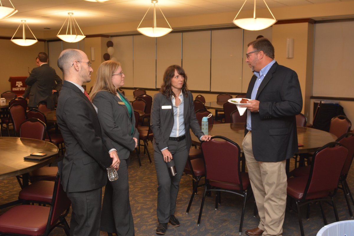 TAMU_Law_Review's tweet photo. It was a pleasure to be able to meet talented #aglaw attorneys, professors, and industry experts at #FarmtoTable15 https://t.co/vZA9TUCftk