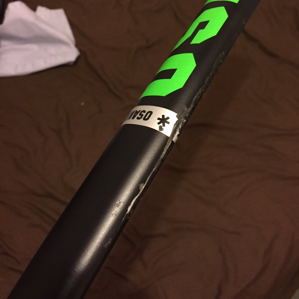 willow29a's tweet photo. Gutted, only had my stick over couple of months and already cracked, surly shud last longer @osakahockey_UK https://t.co/GzGsbH49VI