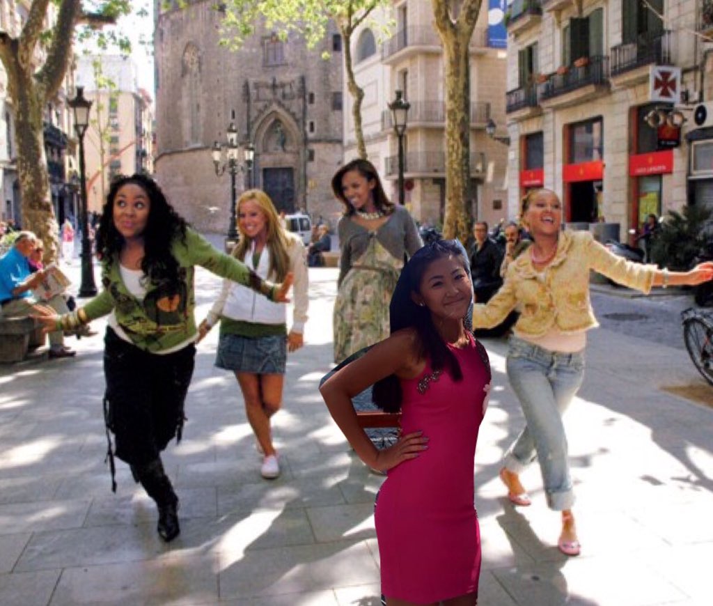 _elsachung's tweet photo. Me reuní con mis buenos amigos ... las Cheetah Girls! Bailamos en las hermosas calles de Pamplona.
#soyunCheetahGirl https://t.co/PQRaiY3Fve