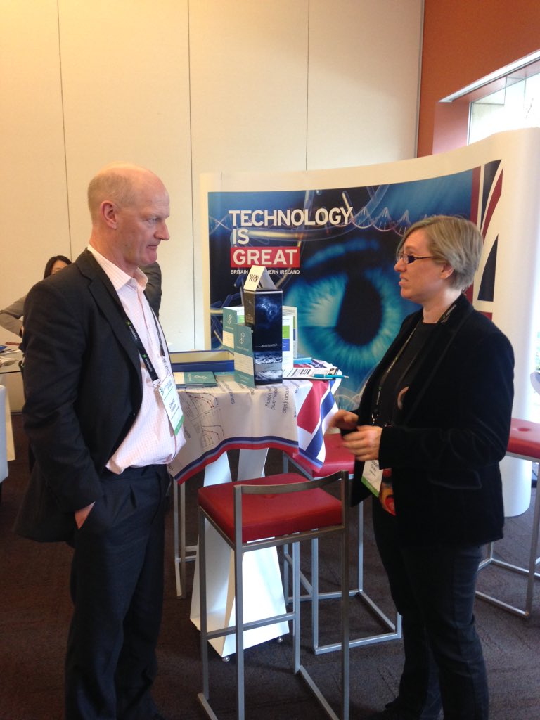 Rt. Hon. David Willets chatting with @skillfluence at the @UKTI lounge at #SBBSF15 @SynBioBeta #britsci