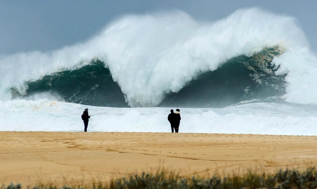 wsl's tweet photo. Liquid avalanche. #epic #Nazaré #Portugal Photo | Helio Antonio https://t.co/PcZfkOUjJa