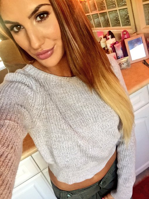 Am I still sexy all covered up??? #moviedate https://t.co/KJaVTeXco4