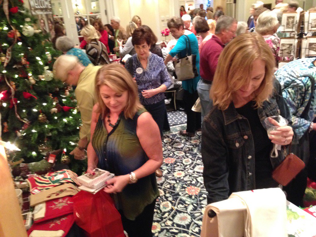 VirginiaMuseum's tweet photo. At #ShoppersFair @lewisginter #MembersPreview https://t.co/bT0H8QUe2r