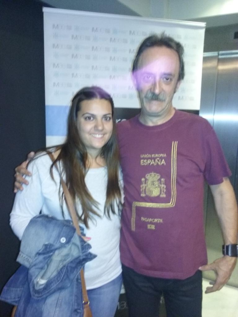 inmita90_'s tweet photo. Buena noche con mi amor @pakito7i . Monólogo. Como en casa en ningún sitio. @Santihumor https://t.co/xcMeioFKjA