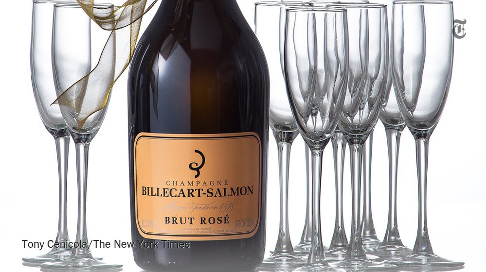 A well-chosen bottle of wine is the perfect Thanksgiving gift nyti.ms/1Rz4kzw