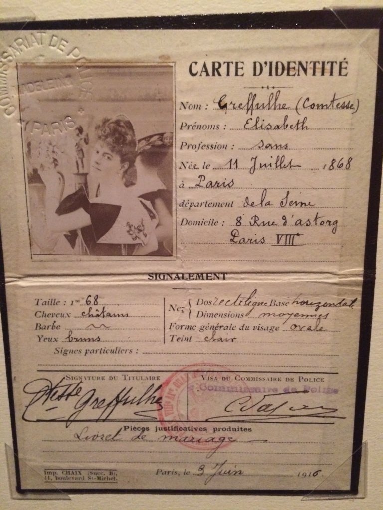 olivier_gabet's tweet photo. Carte d'identité versus gratin 
Comtesse Greffulhe #LaModeRetrouvee @PalaisGalliera https://t.co/w0u43SPFiD