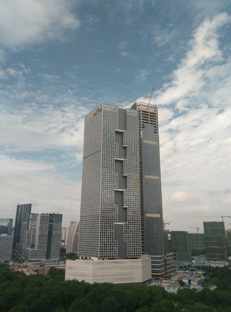 bitchfits's tweet photo. Outdoor smoking every third floor.#architecture #Shenzhen #China https://t.co/ltsNko9QB8
