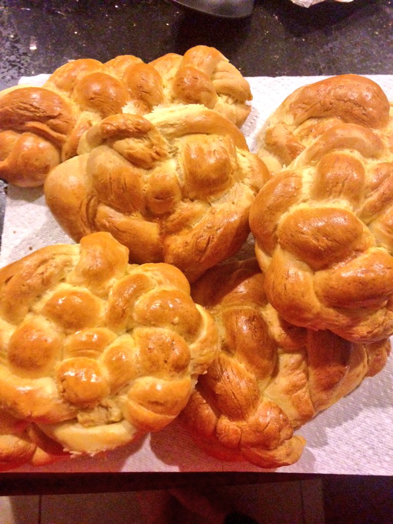 TempleC4H's tweet photo. Thanks to our new volunteers who came out to bake tonight! #challahdays https://t.co/T1uk3faslW
