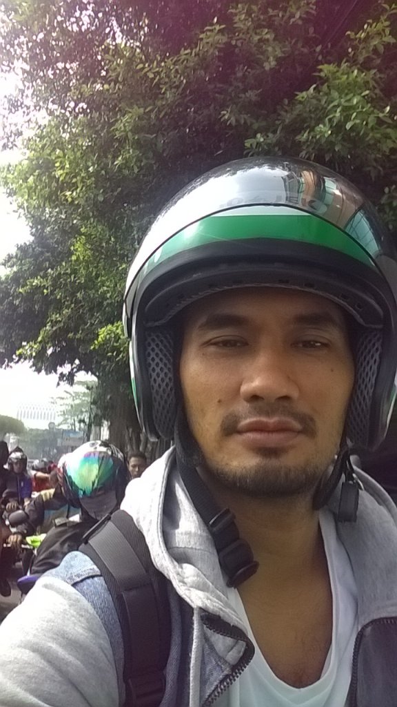jflowrighthere's tweet photo. Demi ga telat ngobrol on air #Pro2FMJFlow @gojekindonesia https://t.co/Zg2LDyApk2