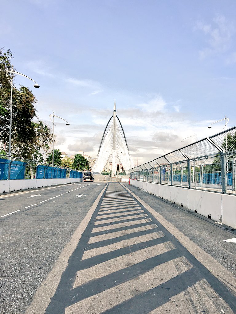 AndrettiFE's tweet photo. Looking into Turn 10. But wait, where's the exit?! π³ #hairpin #180 #tightcorner #PutrajayaePrix https://t.co/21FAG1LFfw