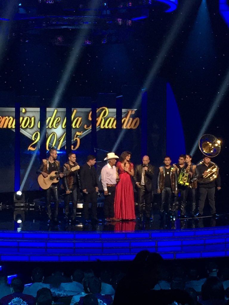 bmi's tweet photo. Homenaje emotivo para #ArielCamacho con @ENIGMANORTENO #BenitoCamacho @AlfredoOlivas_ @pepegarza  #PremiosDeLaRadio https://t.co/ihvoKegB6d