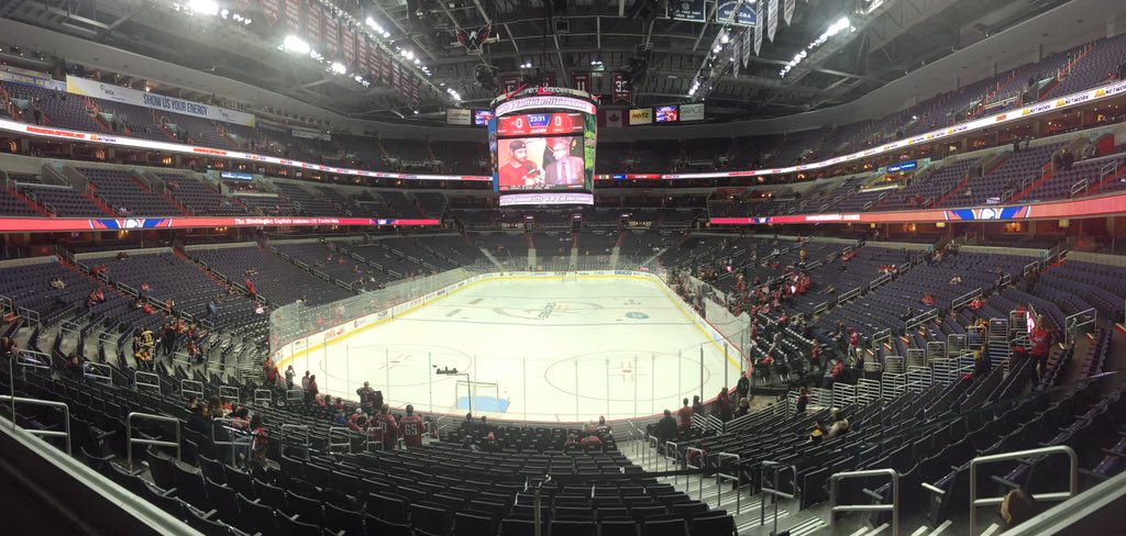 retotheray's tweet photo. LETS GO CAPS! 💙❤️💙❤️ #CapsBruins https://t.co/dofgXJcAi2